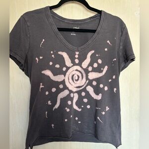 HAND-PAINTED BLEACHED * SUN DESIGN * CHARCOAL GRAY * ONE-OF-A-KIND TEE ☀️